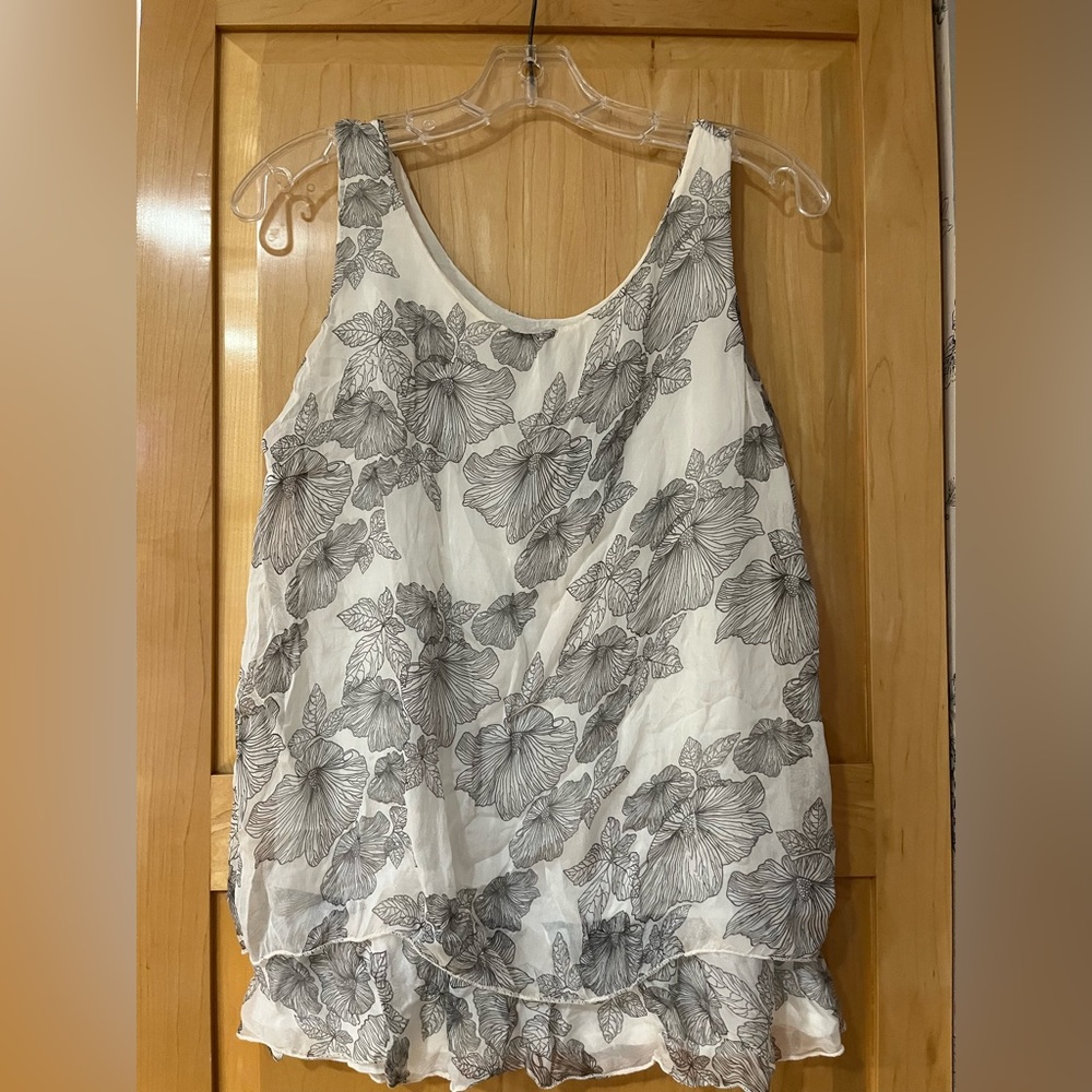 NWT ivory and gray floral beautiful Gusy pure silk sleeveless top Size M